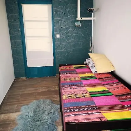 Apartment Avec Kitchenette Salle De Bain Et Wc Partage